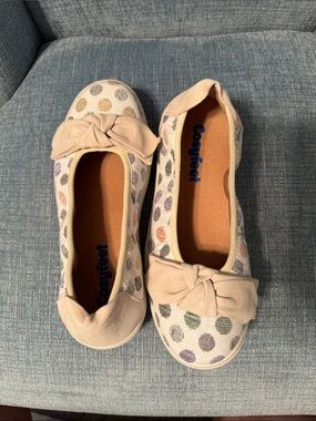 Cosyfeet Polka Dot Bow Slip-On Flats in Beige
